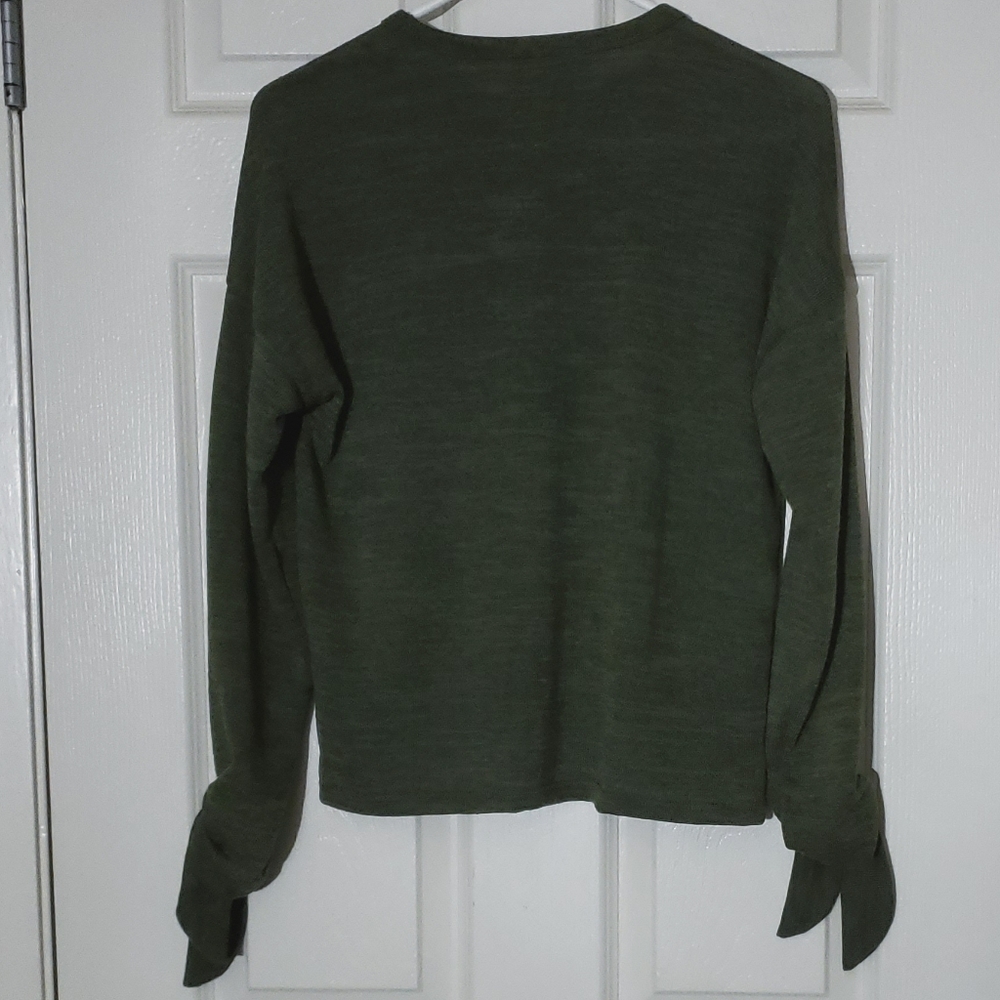 Olive tie-sleeve top - Picture 4 of 4